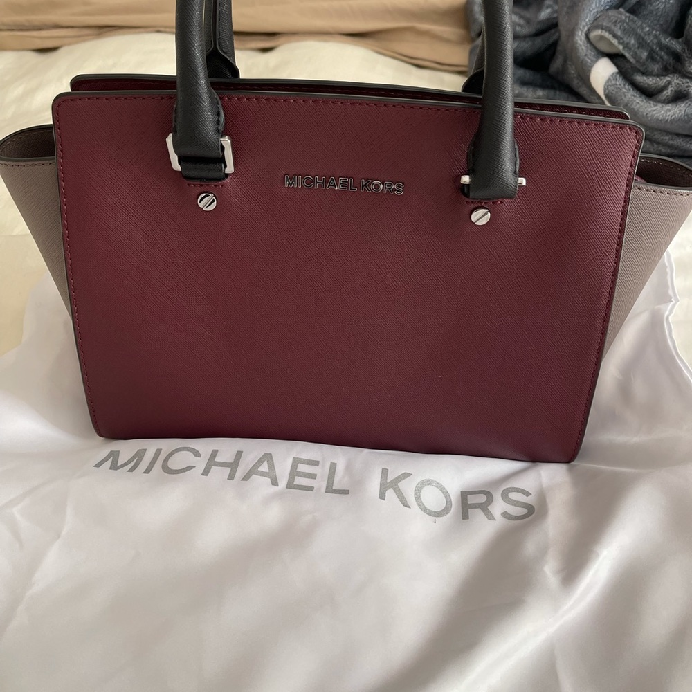 Michael kors hand bag